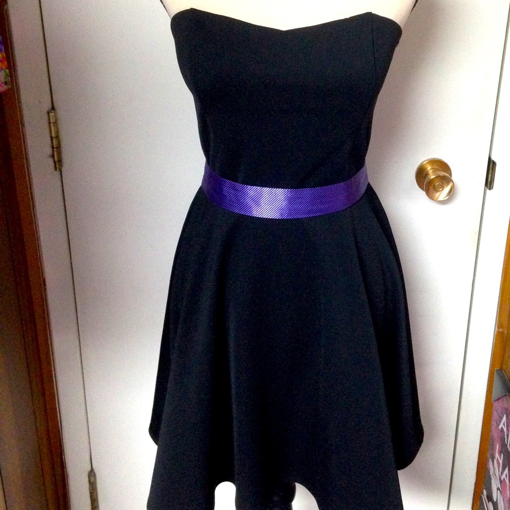 2/$15- 2b Bebe Strapless Skater Dress